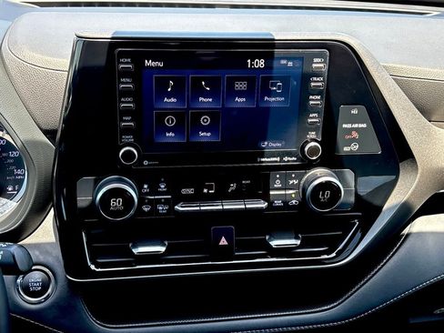 Used 2022 Toyota Highlander LE FWD image 19