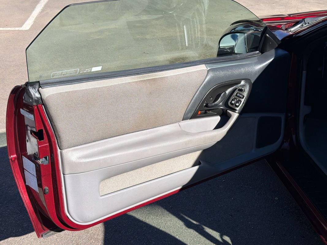 Used 1994 Chevrolet Camaro Z28 RWD image 15