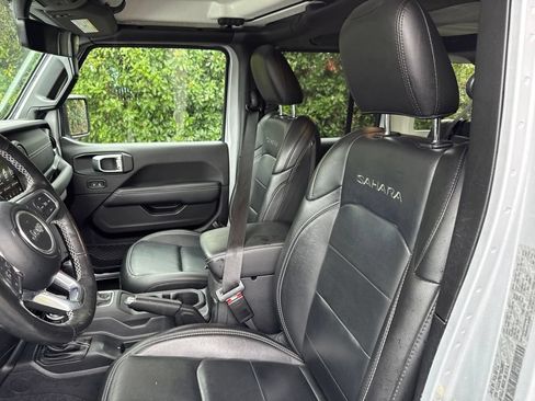 Used 2023 Jeep Wrangler Unlimited Sahara w/ Cold Weather Group AWD/4WD image 4