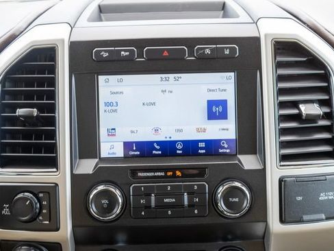 Used 2020 Ford F150 Lariat w/ Max Trailer Tow Package image 28