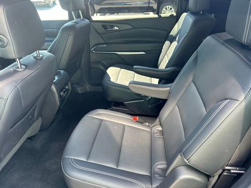 Used 2025 Chevrolet Traverse LT AWD/4WD image 18