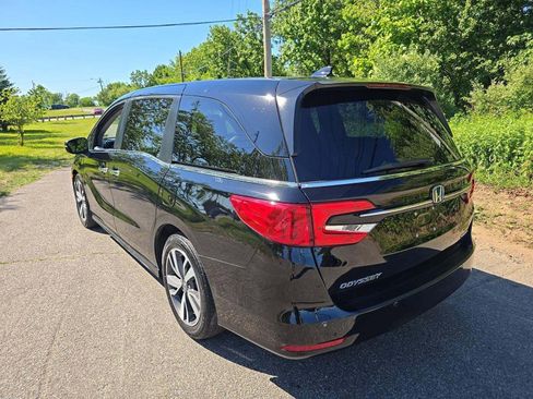 Used 2023 Honda Odyssey Touring image 2