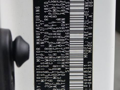 Used 2018 Toyota Corolla LE image 16