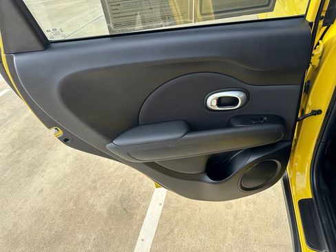 Used 2015 Kia Soul + image 22