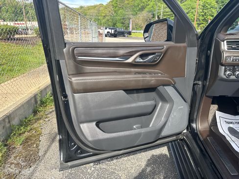 Used 2023 GMC Yukon Denali AWD/4WD image 12