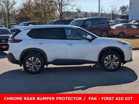 Used 2021 Nissan Rogue SV image 4