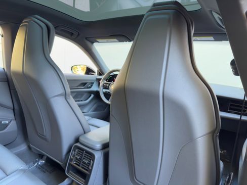 Used 2020 Porsche Taycan 4S image 37