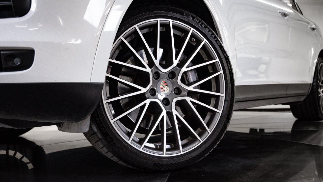 Certified 2022 Porsche Cayenne Coupe AWD/4WD image 12