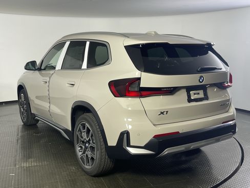 Used 2027 BMW X1 xDrive28i AWD/4WD image 6