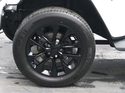 Used 2021 Jeep Wrangler Unlimited Sahara image 38