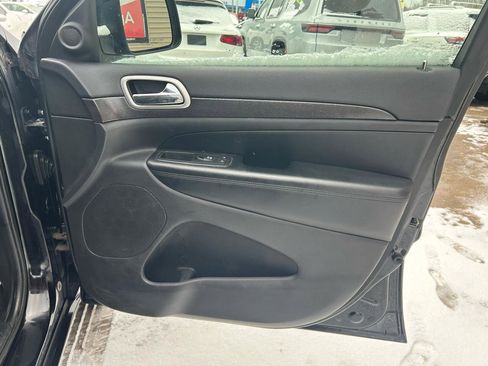 Used 2018 Jeep Grand Cherokee Altitude image 16