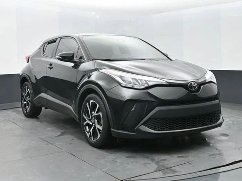 Used 2022 Toyota C-HR XLE image 2