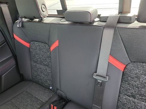 Used 2024 Chevrolet Colorado Z71 w/ Z71 Convenience Package 2 image 12