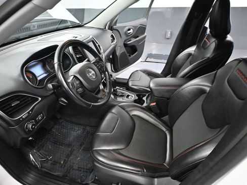 Used 2019 Jeep Cherokee Trailhawk image 21