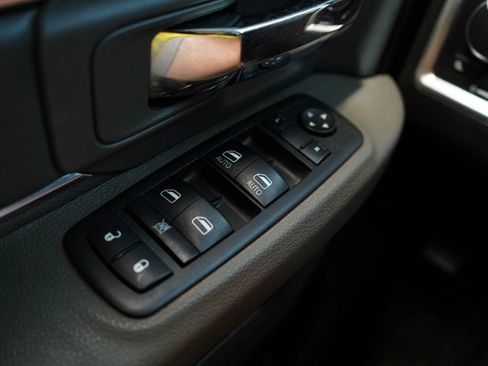 Used 2015 RAM 1500 Classic SLT RWD image 29