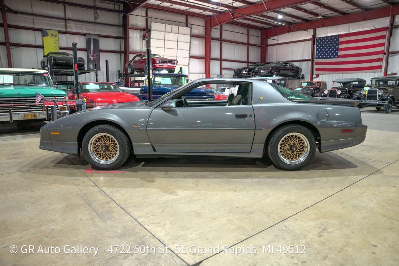 Used 1987 Pontiac Firebird Trans Am RWD image 4