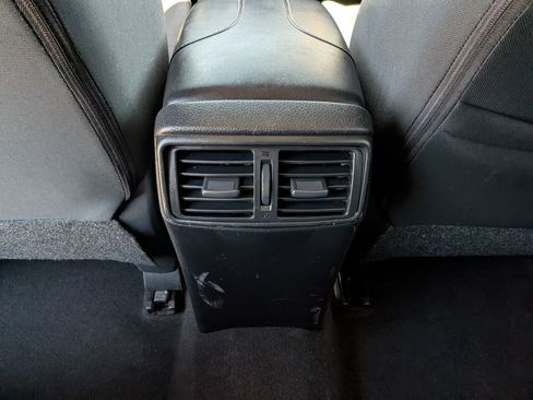 Used 2020 Nissan Rogue Sport S image 27