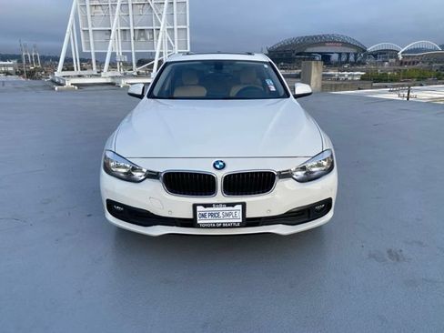 Used 2017 BMW 320i xDrive Sedan AWD/4WD image 3