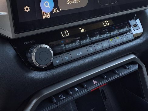 Certified 2025 Toyota Tundra Limited AWD/4WD image 12