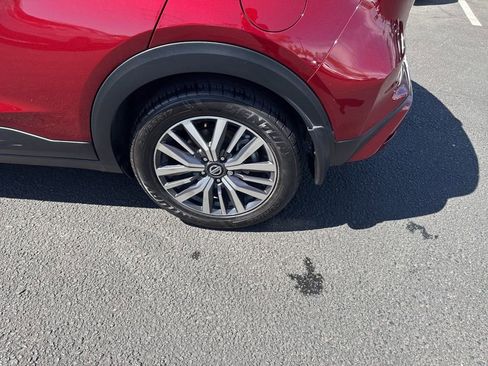 Used 2021 Nissan Kicks SV FWD image 14