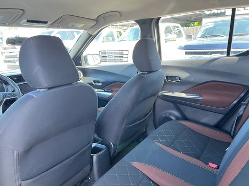 Used 2018 Nissan Kicks SR FWD image 10