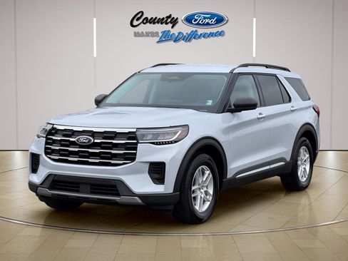 Used 2025 Ford Explorer Active image 2