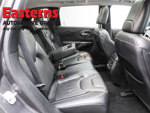 Used 2021 Jeep Cherokee Limited image 25