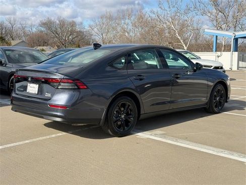 Certified 2025 Honda Accord SE image 3