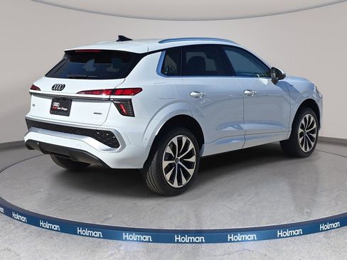 New 2026 Audi Q3 quattro 2.0T AWD/4WD image 5