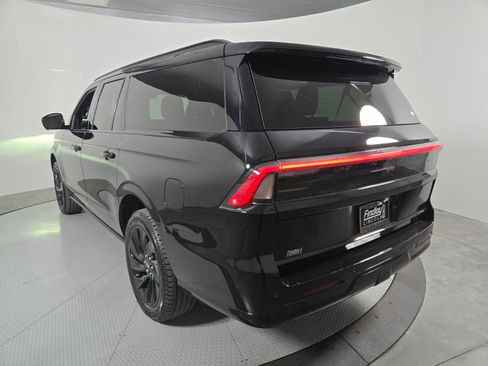 New 2026 Lincoln Navigator L Reserve w/ Jet Appearance Package AWD/4WD image 7
