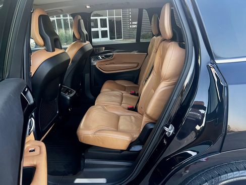 Used 2016 Volvo XC90 T6 Momentum w/ Momentum Plus Package image 11