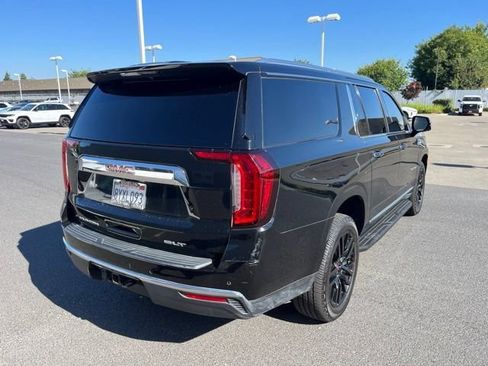 Used 2022 GMC Yukon XL SLT w/ SLT Premium Package AWD/4WD image 4
