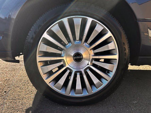 Used 2017 Lincoln Navigator L Select AWD/4WD image 31