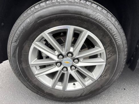 Used 2023 Chevrolet Traverse LT FWD image 12