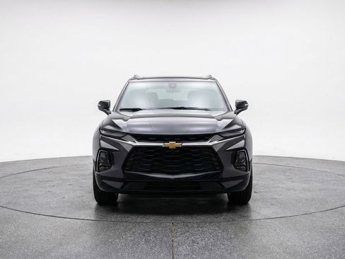 Used 2025 Chevrolet Blazer LT image 2