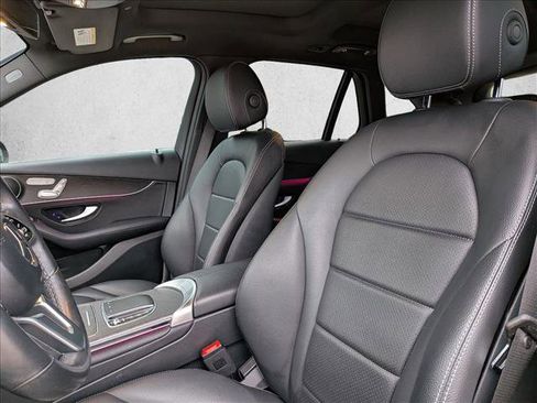 Used 2022 Mercedes-Benz GLC 300 4MATIC image 7