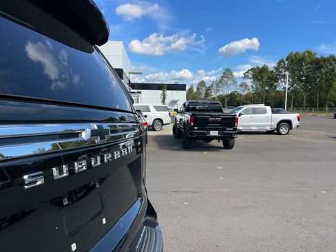 Used 2021 Chevrolet Suburban Premier w/ Premium Package image 34