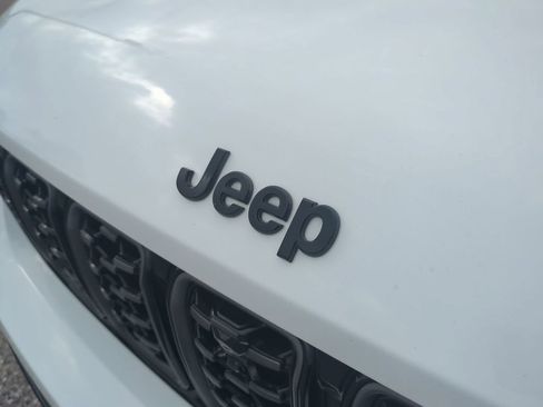 Used 2024 Jeep Grand Cherokee L Summit AWD/4WD image 13