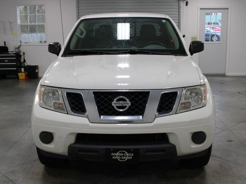 Used 2019 Nissan Frontier SV image 3