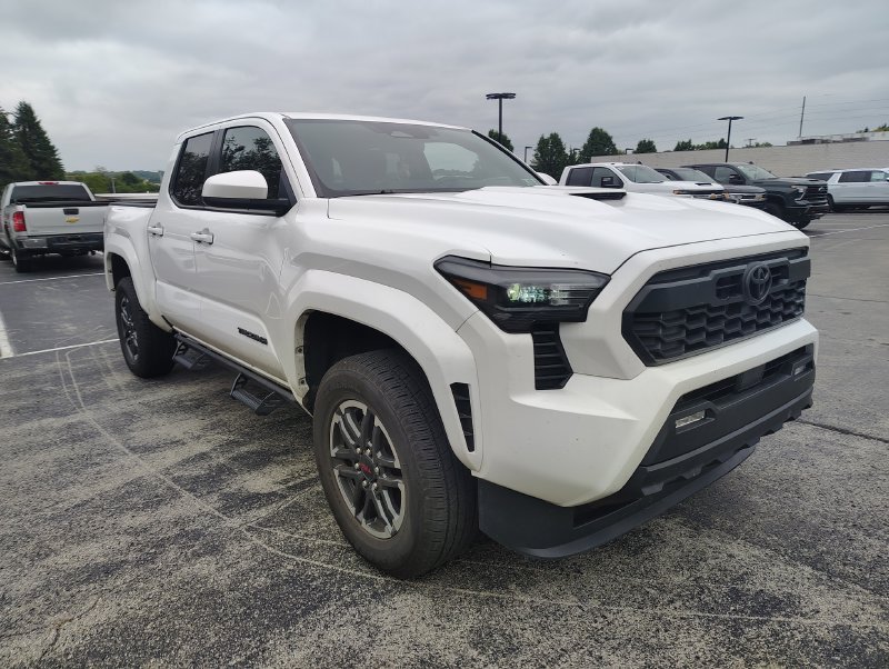 Used 2024 Toyota Tacoma TRD Sport AWD/4WD image 3