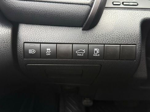 Used 2019 Toyota Camry SE image 25