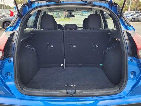 Used 2023 Nissan Kicks SV image 6