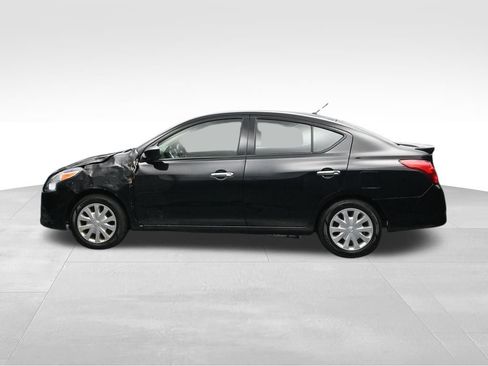 Used 2019 Nissan Versa SV FWD image 2