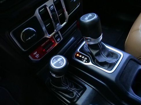 Used 2021 Jeep Wrangler Unlimited Rubicon AWD/4WD image 23
