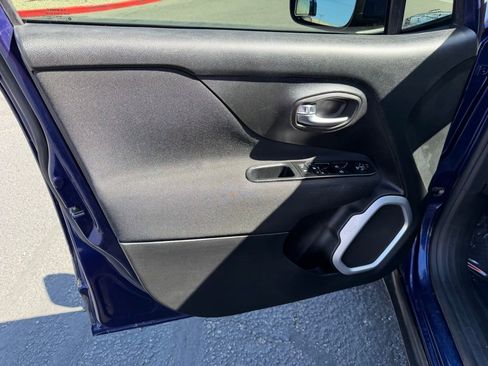 Used 2018 Jeep Renegade Latitude w/ Popular Equipment Group AWD/4WD image 20