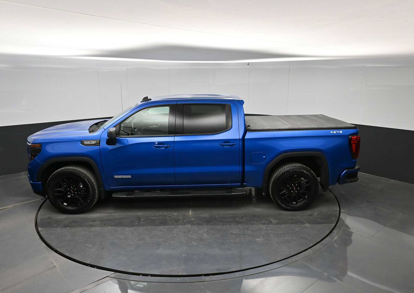 Used 2024 GMC Sierra 1500 Elevation w/ Preferred Package AWD/4WD image 29
