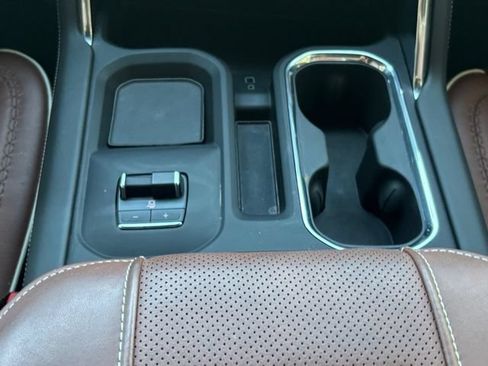 Used 2024 GMC Sierra 2500 Denali Ultimate w/ Max Trailering Package AWD/4WD image 6