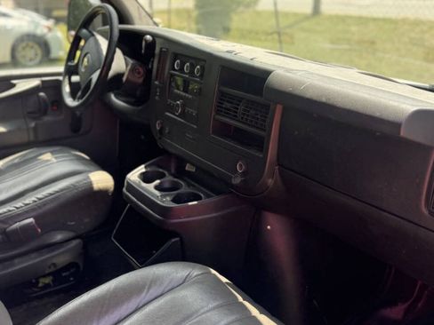Used 2012 Chevrolet Express 1500 RWD image 18