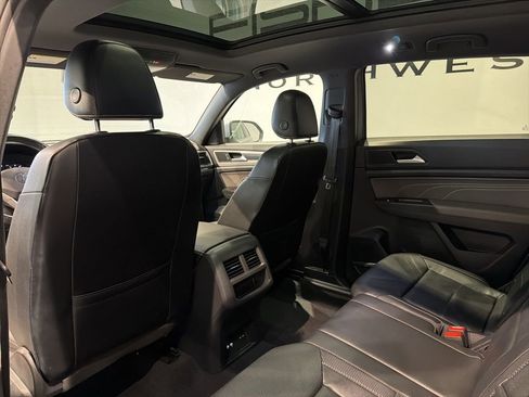 Used 2022 Volkswagen Atlas Cross Sport SEL R-Line AWD/4WD image 22