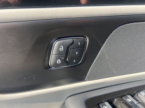 Used 2024 Lincoln Nautilus Premier image 6